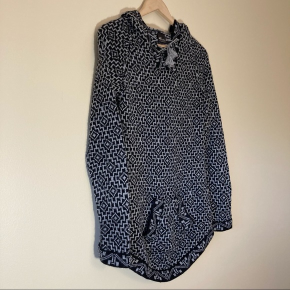 Alpaca grey black geometric pattern hoodie sweater - Picture 5 of 7